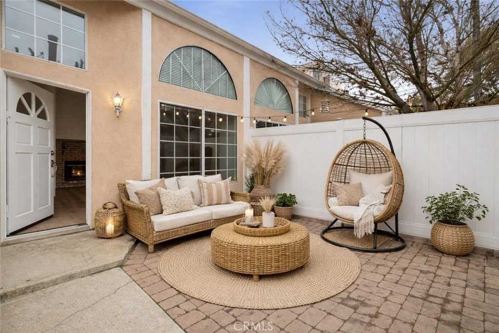 2217 Vanderbilt Ln #3 - Photo 6 of 33