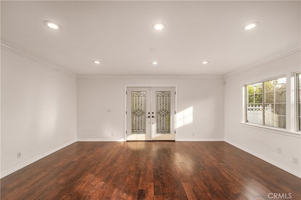 22020 Buena Ventura St - Photo 3 of 29