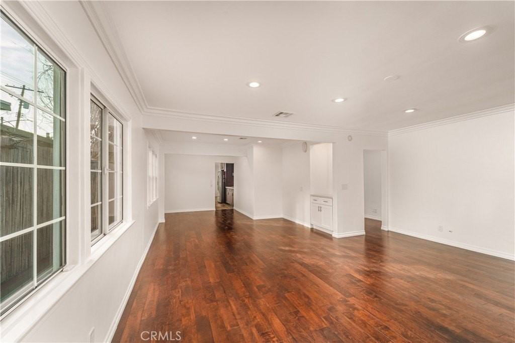 22020 Buena Ventura St - Photo 4 of 29