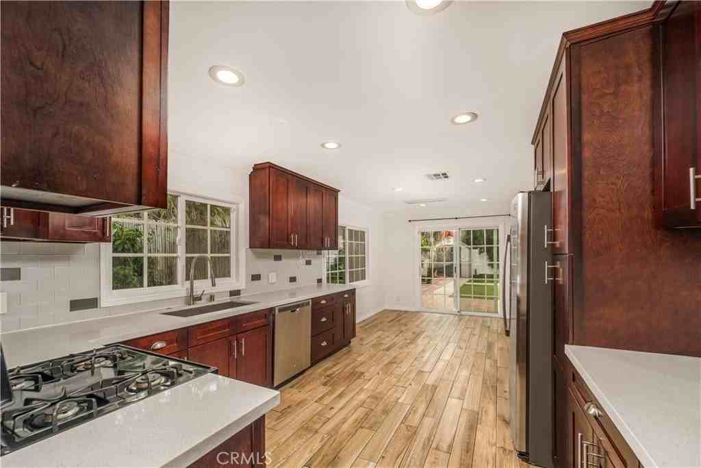 22020 Buena Ventura St - Photo 6 of 29