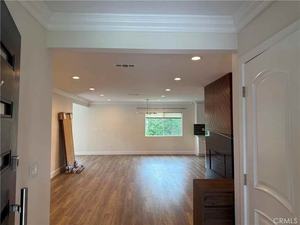 7459 Ruffner Ave - Photo 4 of 20