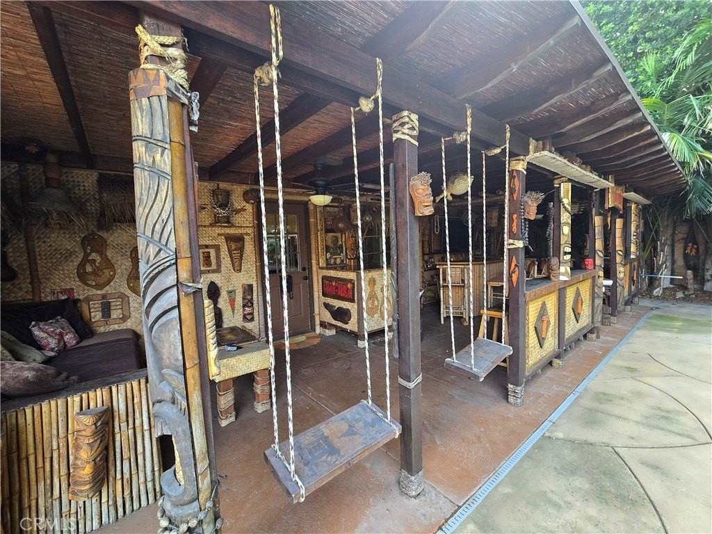 617 N Beachwood Dr - Photo 2 of 13