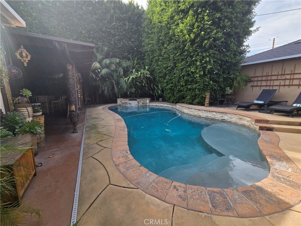 617 N Beachwood Dr - Photo 4 of 13