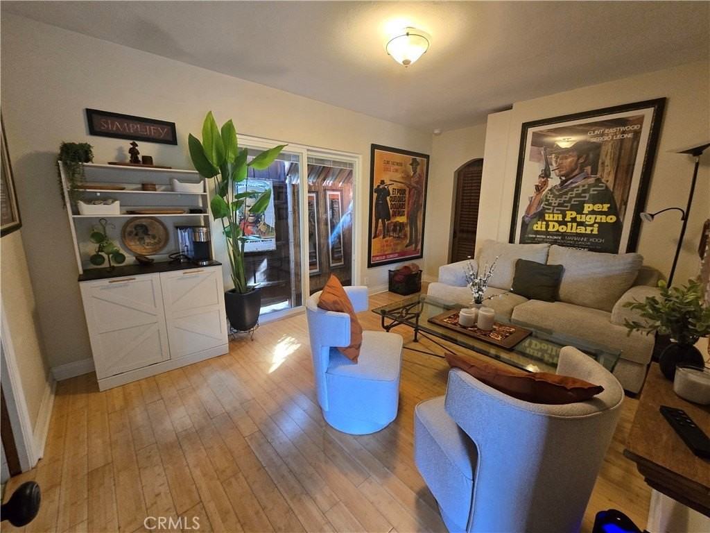 617 N Beachwood Dr - Photo 5 of 13