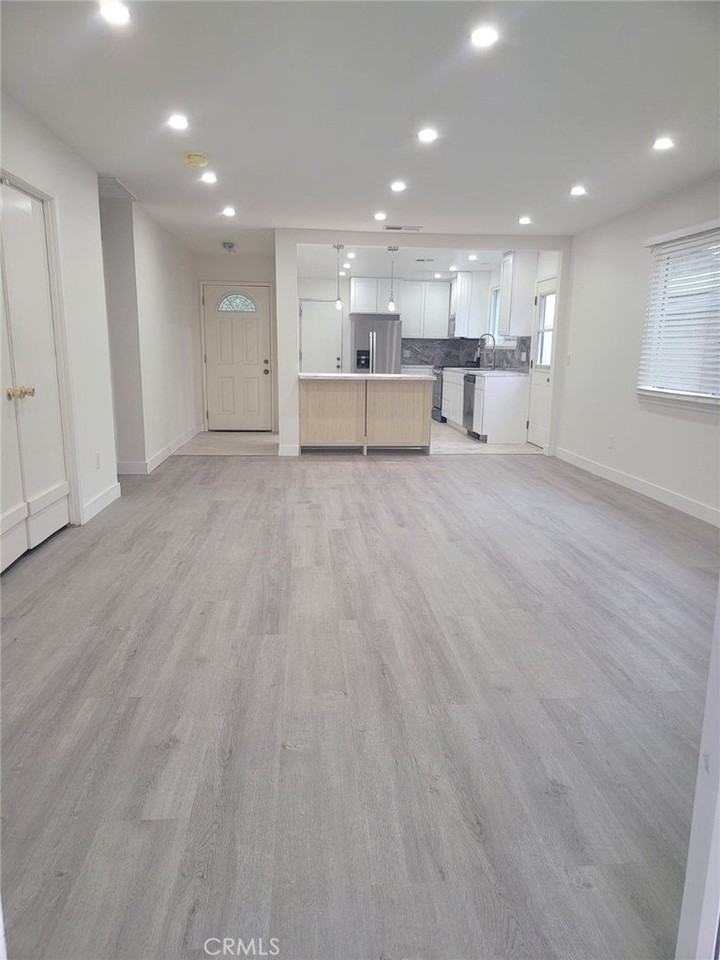 6424 Franrivers Ave - Photo 4 of 19