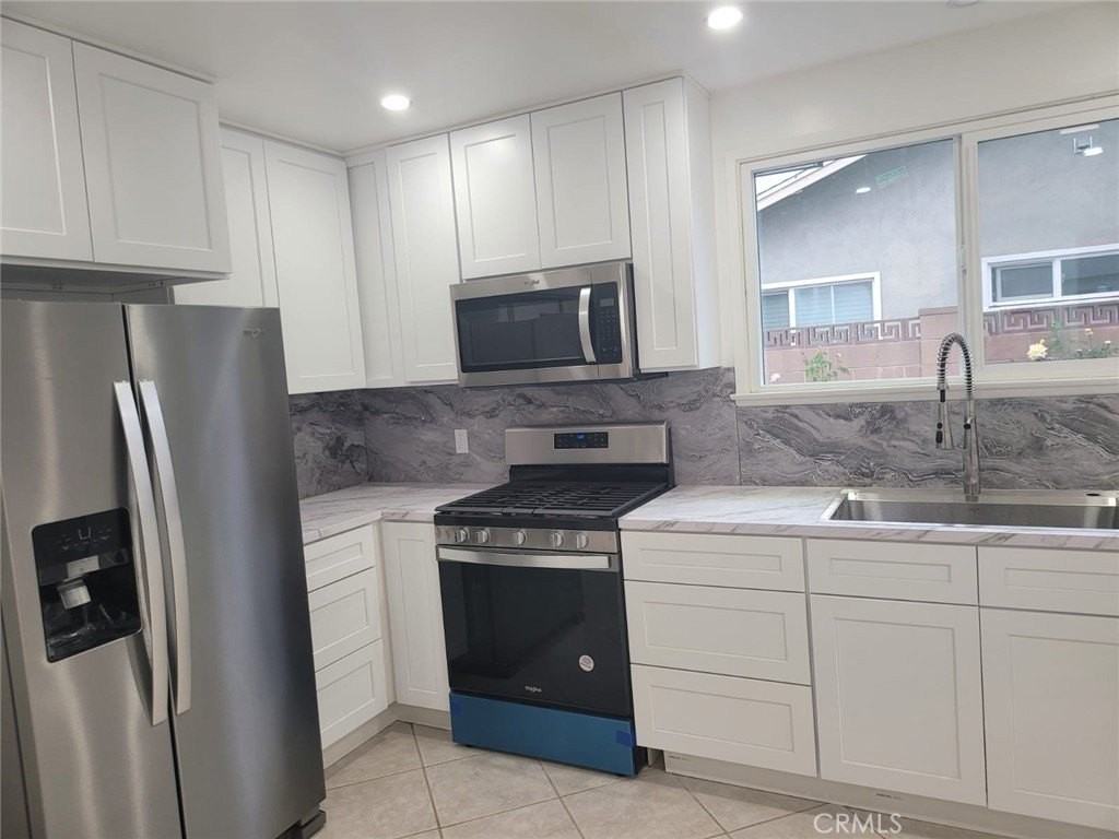 6424 Franrivers Ave - Photo 6 of 19