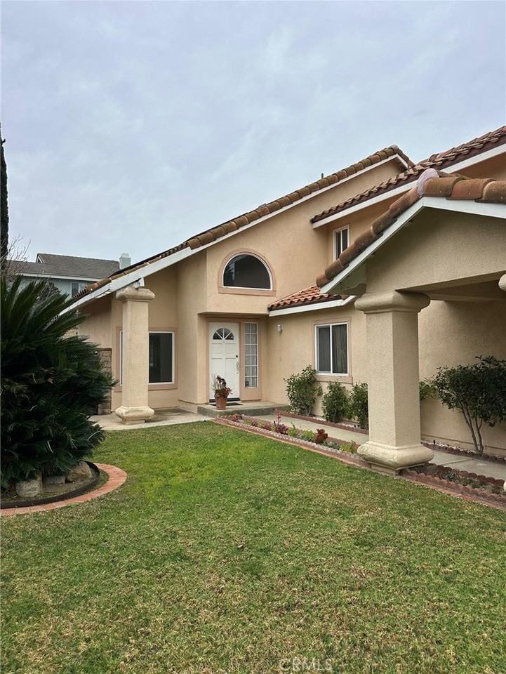 951 Longview Dr - Photo 2 of 4