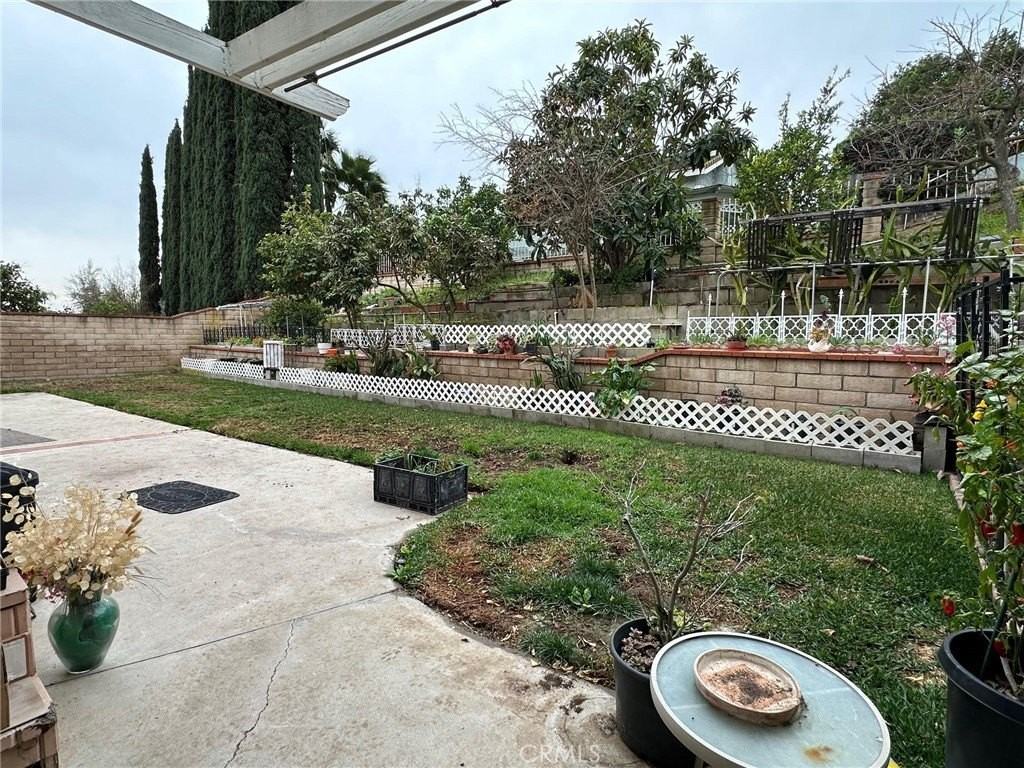 951 Longview Dr - Photo 3 of 4