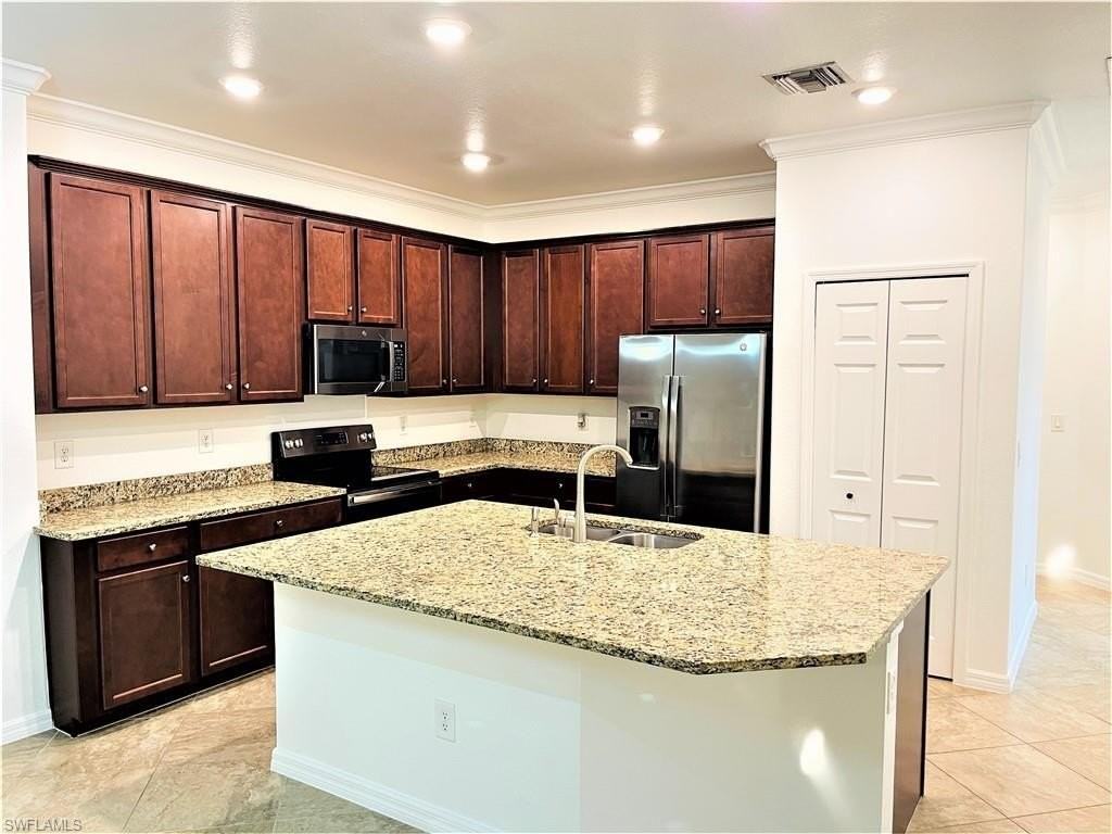 9169 Glenforest Dr - Photo 4 of 11