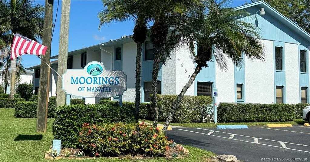 4885 Se Capstan Ave Apt 27 #27 - Photo 2 of 40