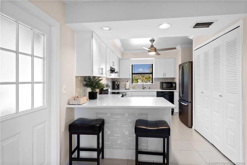 4885 Se Capstan Ave Apt 27 #27 - Photo 6 of 40