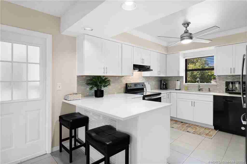 4885 Se Capstan Ave Apt 27 #27 - Photo 7 of 40