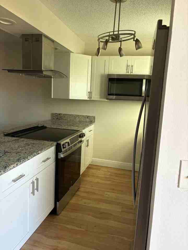 5106 Pier Dr - Photo 4 of 16