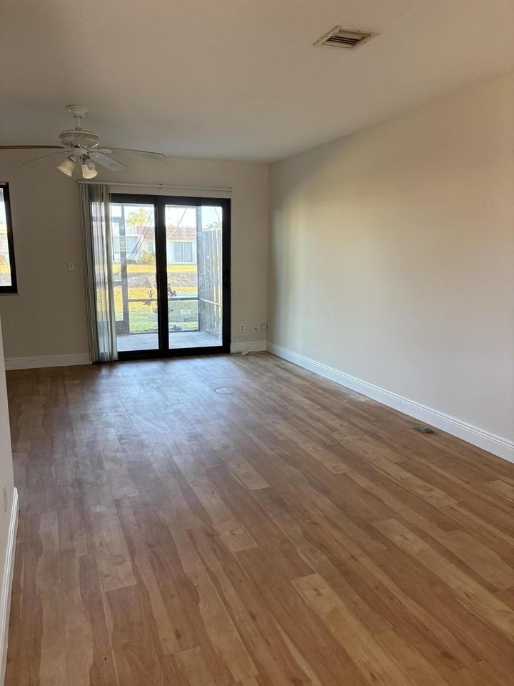 5106 Pier Dr - Photo 6 of 16