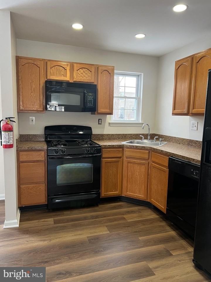 2564 Todd Ct - Photo 5 of 18