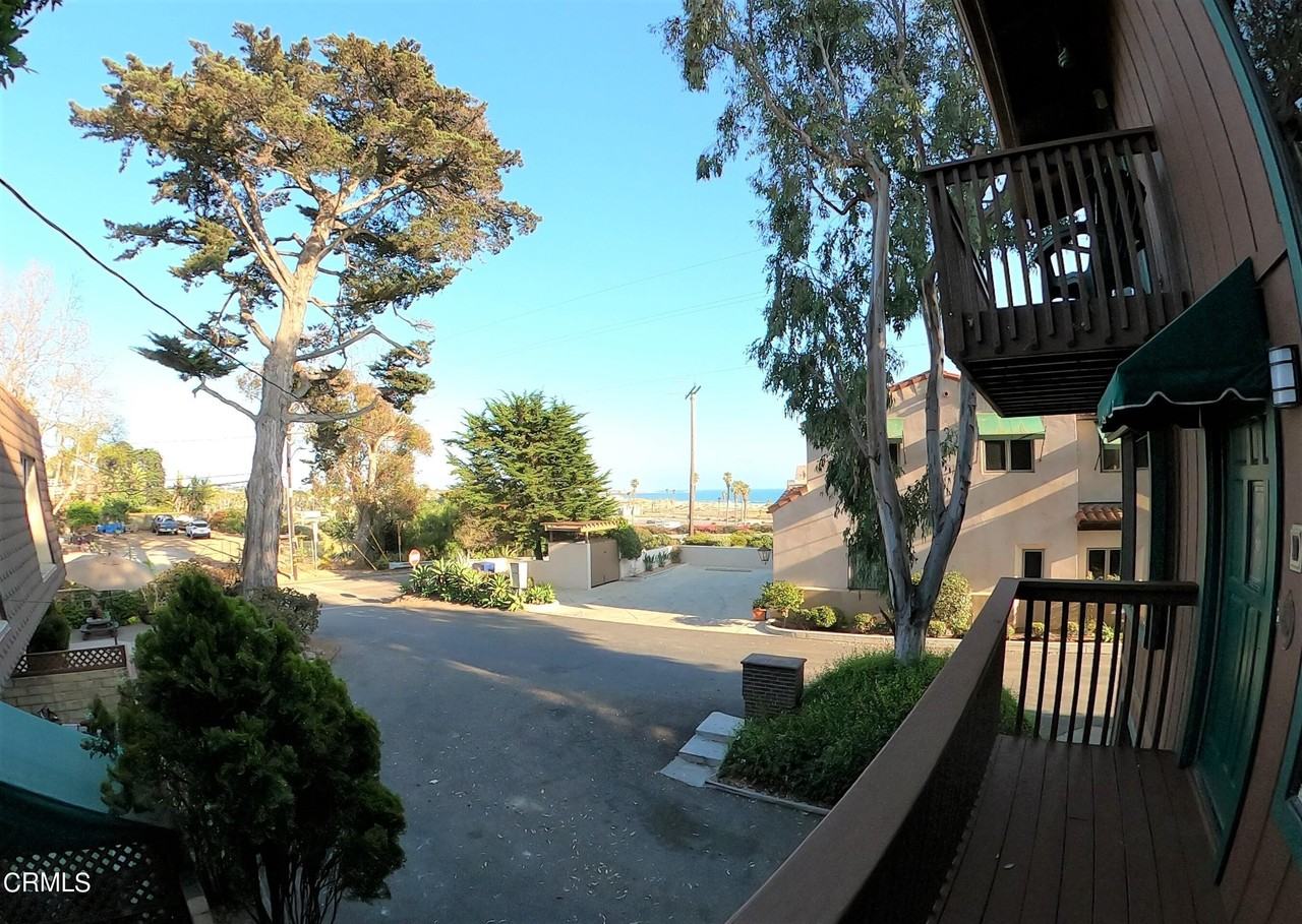 1523 Vista Del Mar Dr - Photo 4 of 41