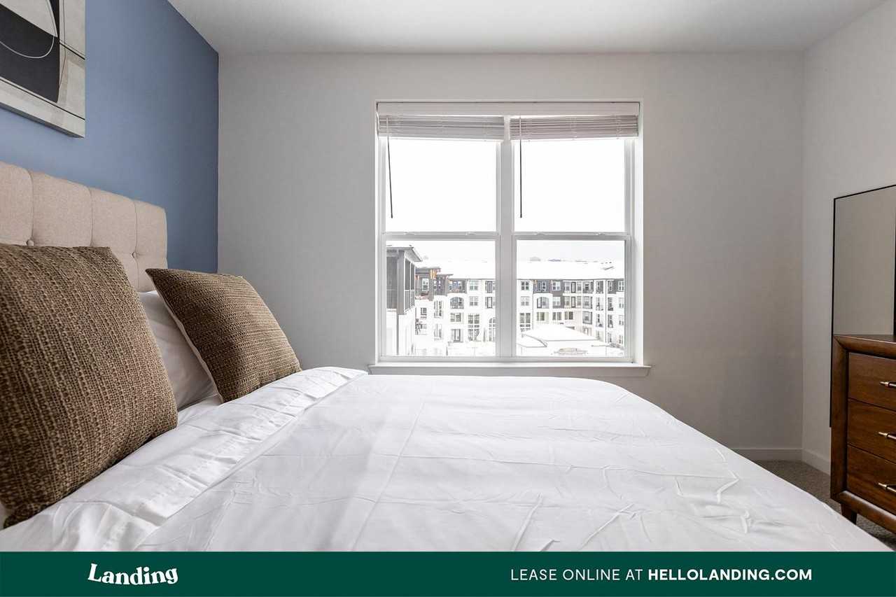 1181 Manhattan Blvd - Photo 4 of 50