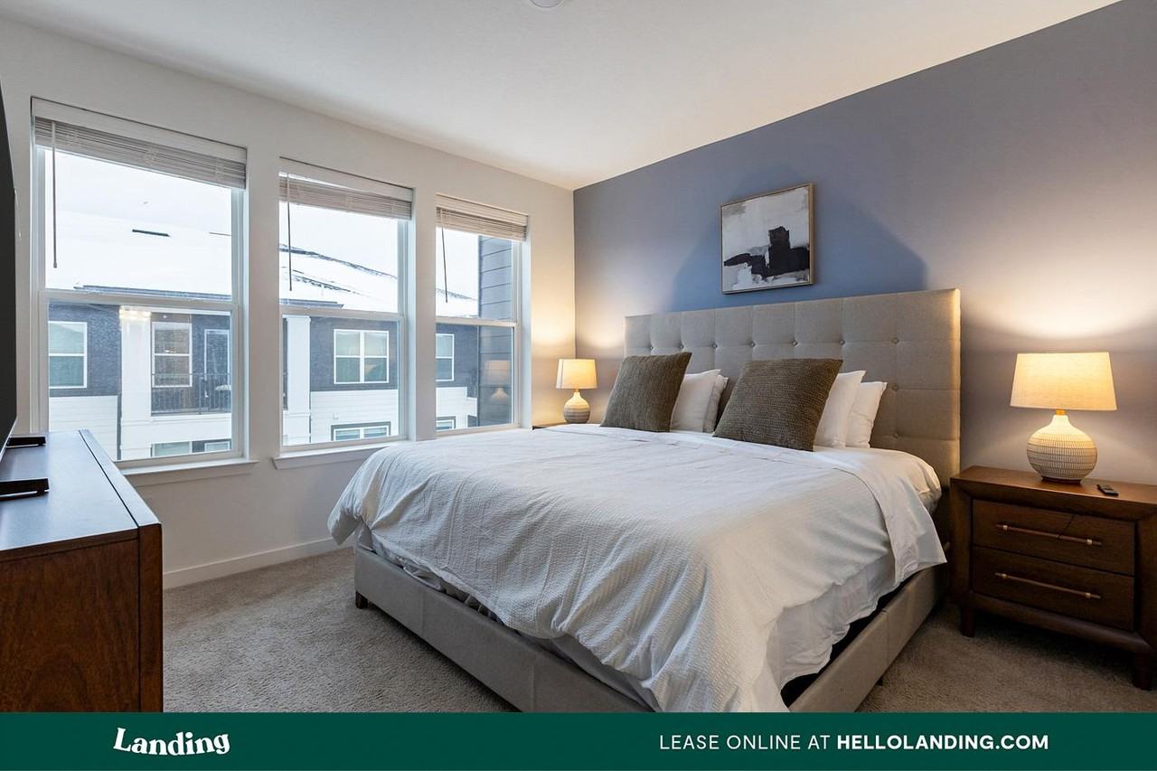 1181 Manhattan Blvd - Photo 7 of 50