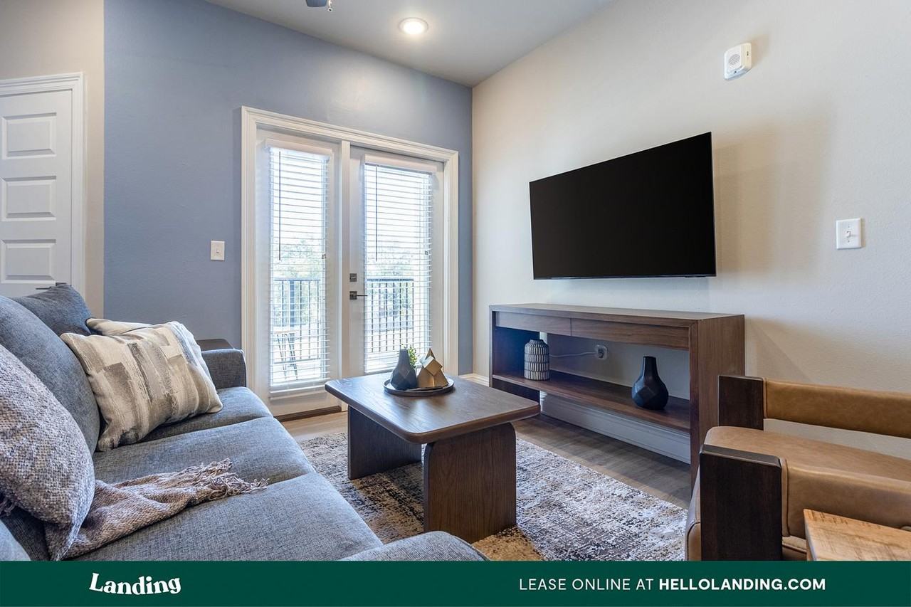 301 E Redstone Ave - Photo 3 of 50