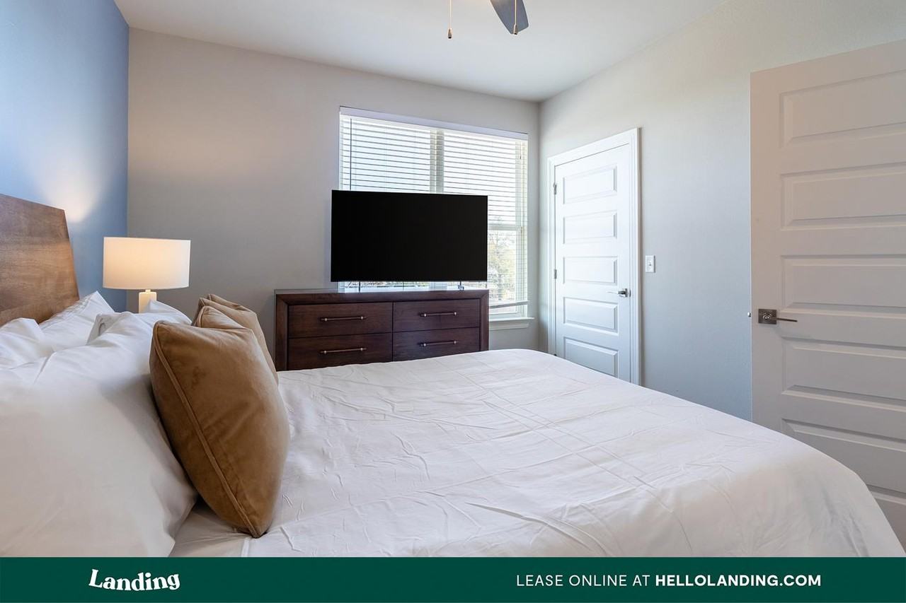 301 E Redstone Ave - Photo 6 of 50