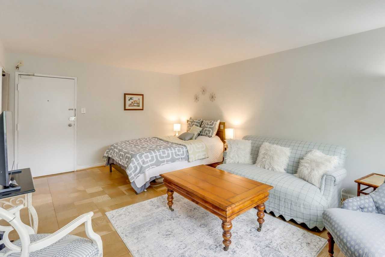 2710 Macomb St Nw #1386166P - Photo 4 of 26