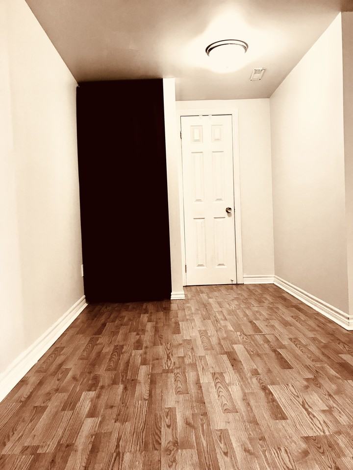 171 Ellwood Drive West - Photo 2 of 17