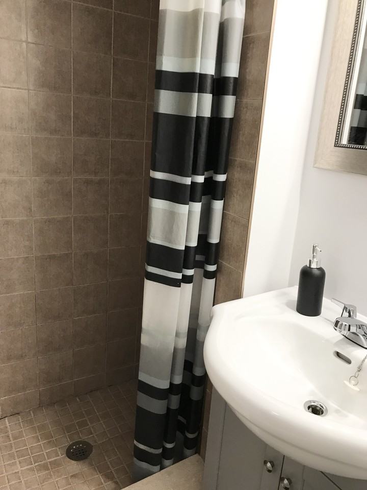 171 Ellwood Drive West - Photo 3 of 17