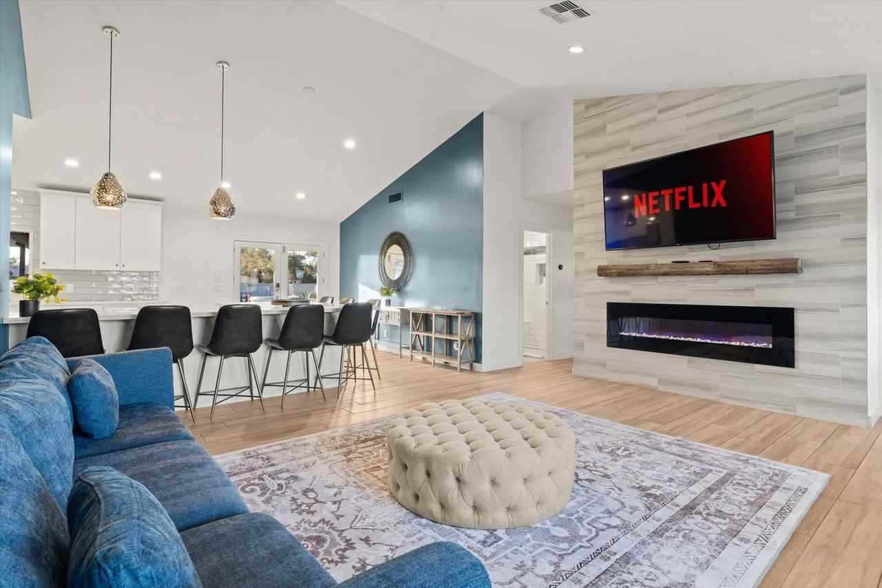 15638 N 41st Pl #1068374P - Photo 3 of 50