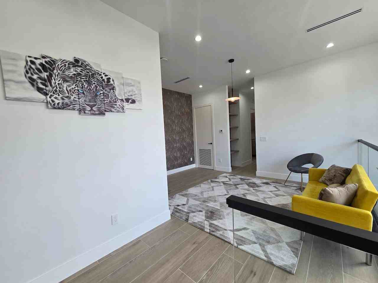 1812 Miami Rd #1369665P - Photo 4 of 39