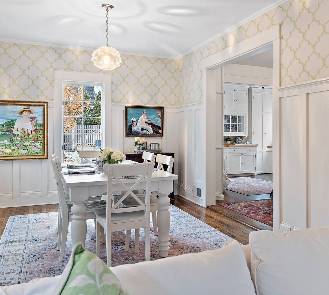 131 Broadway Ave N #1368698P - Photo 4 of 50