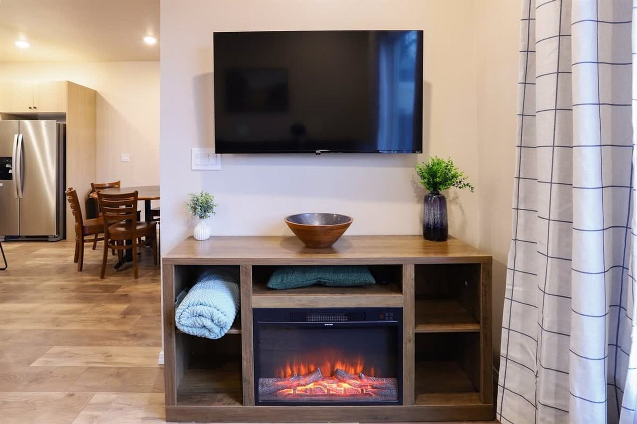 717 East Elgin Street - Photo 4 of 46