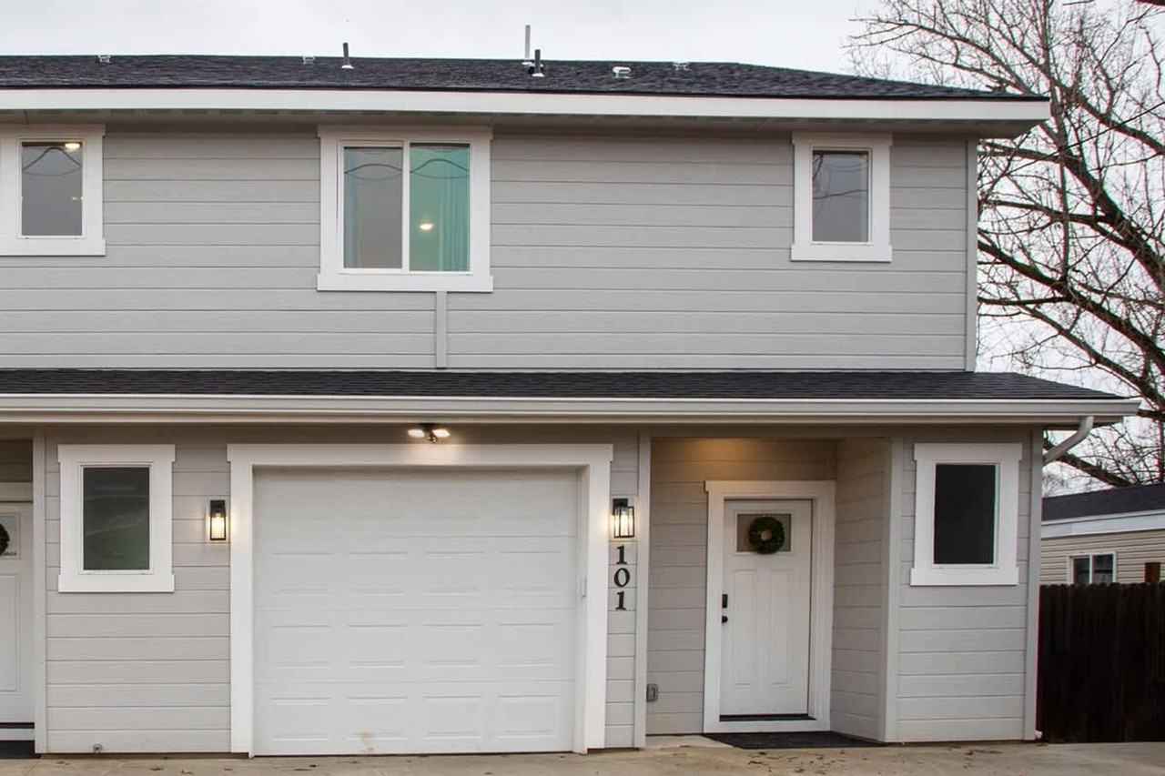 717 East Elgin Street - Photo 7 of 46