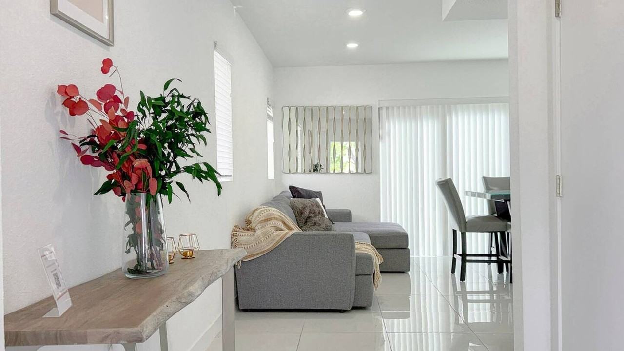 1163 Nw 2nd St #1463285P - Photo 2 of 43