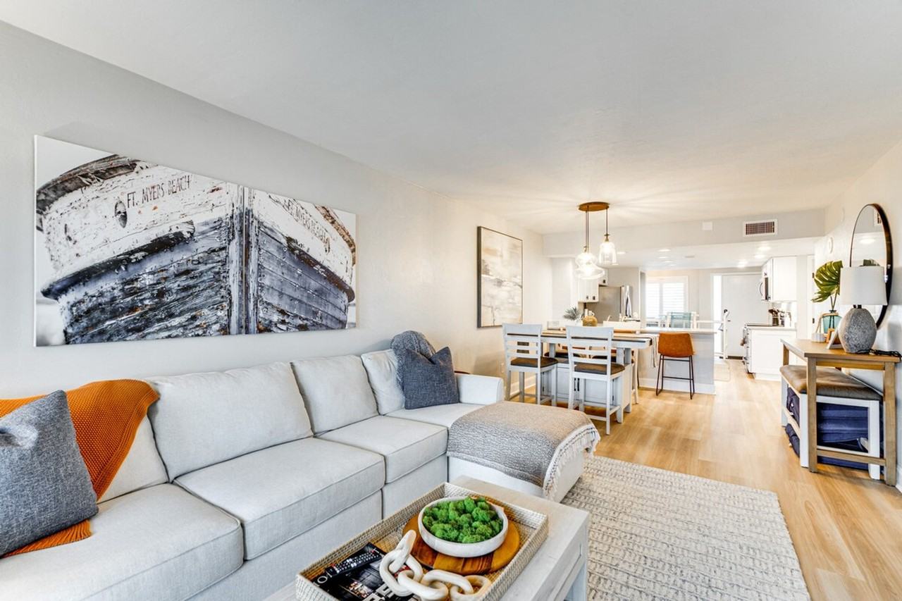 4263 Bay Beach Ln #1385802P - Photo 6 of 36