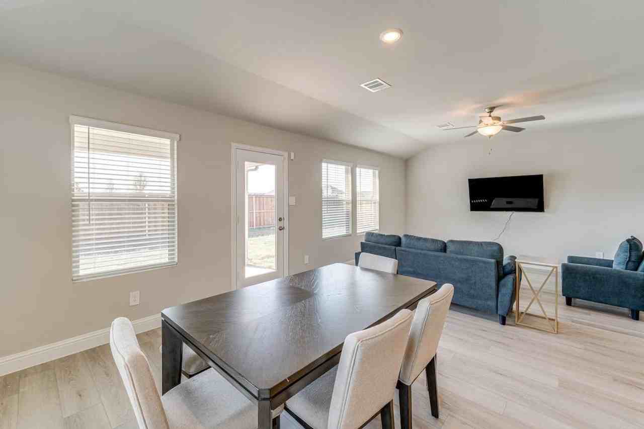 723 Williams Way #1385583P - Photo 5 of 30