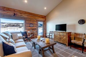 featured image of 1330 Larsen Ln