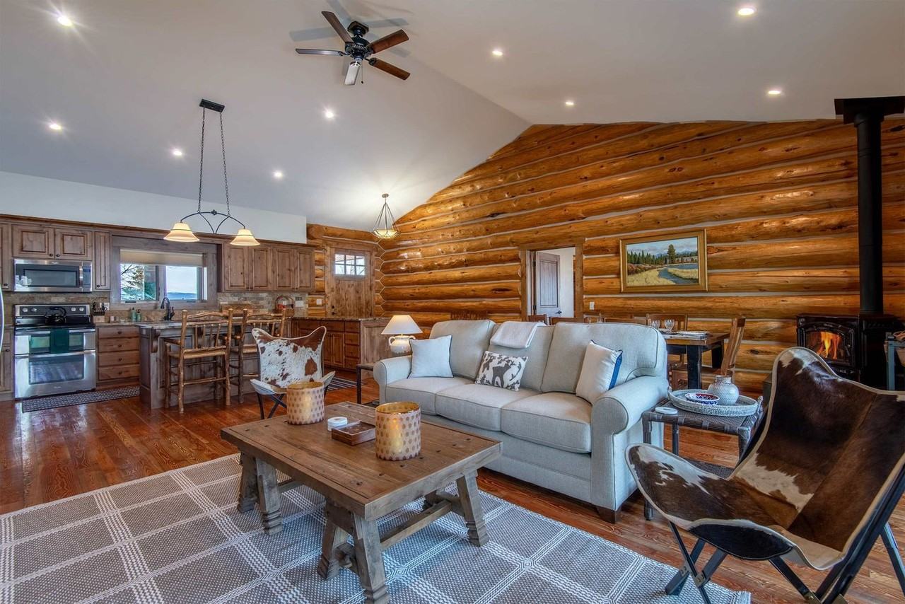 1330 Larsen Ln #1466388P - Photo 5 of 50