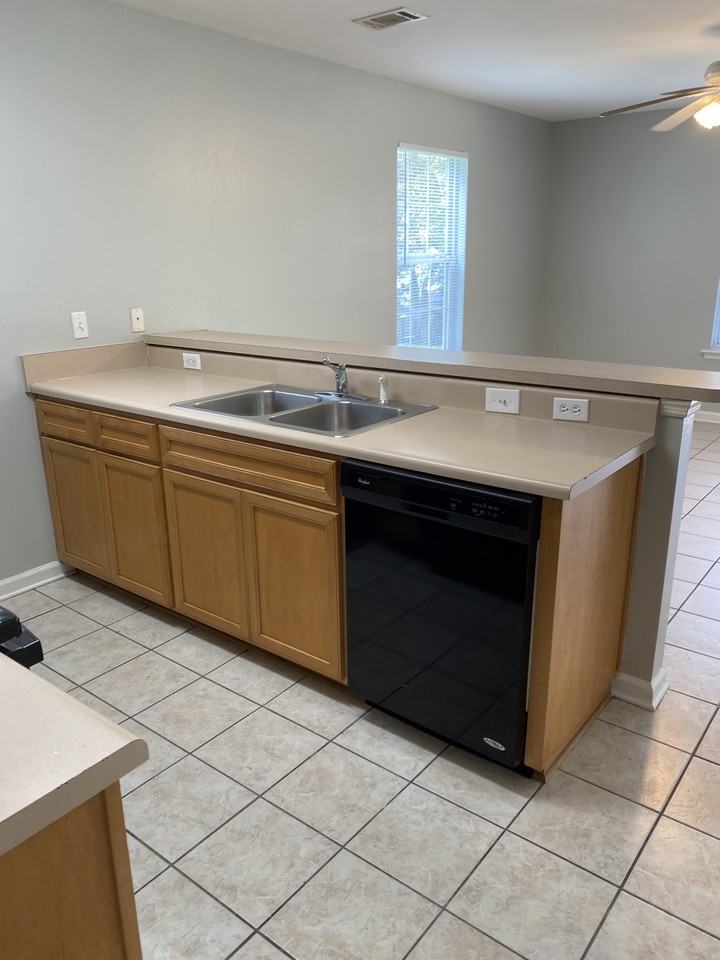 97 Bass St - Photo 5 of 22