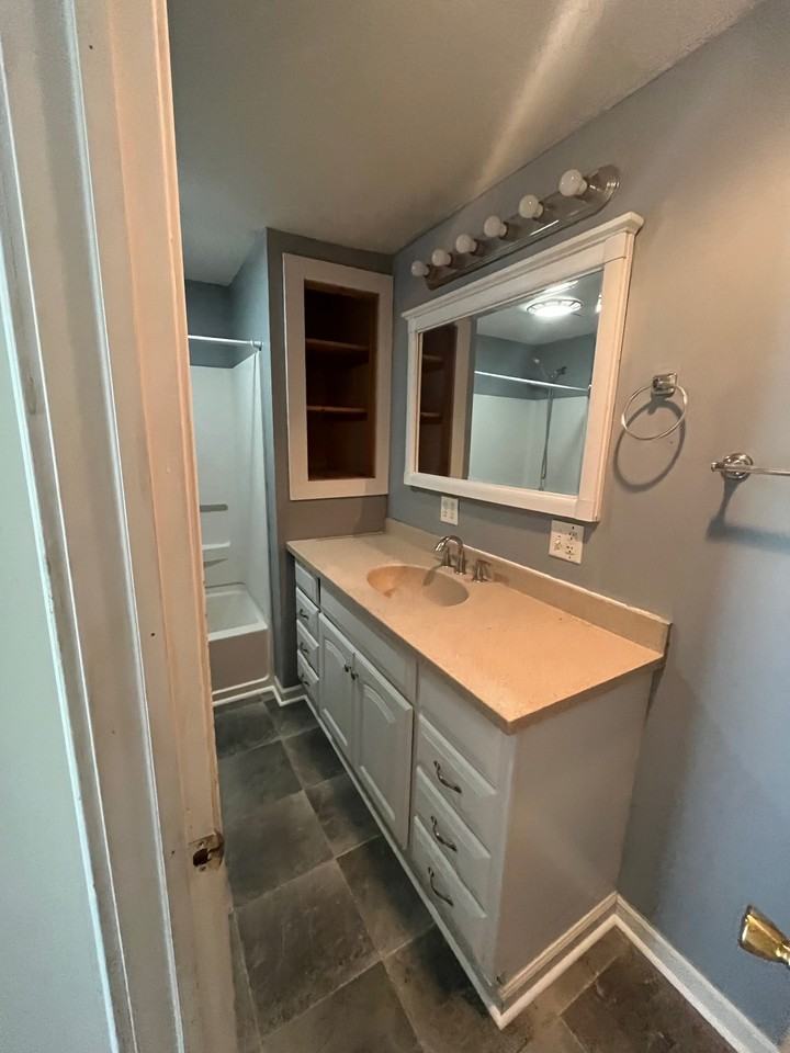 38 W University St #B - Photo 3 of 11