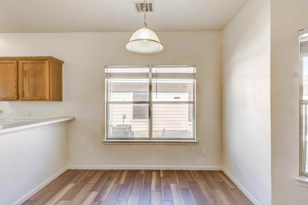 2808 Southampton Way - Photo 3 of 5