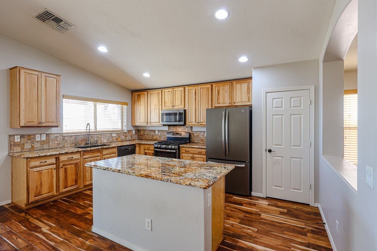 7423 W Pueblo Ave - Photo 5 of 12