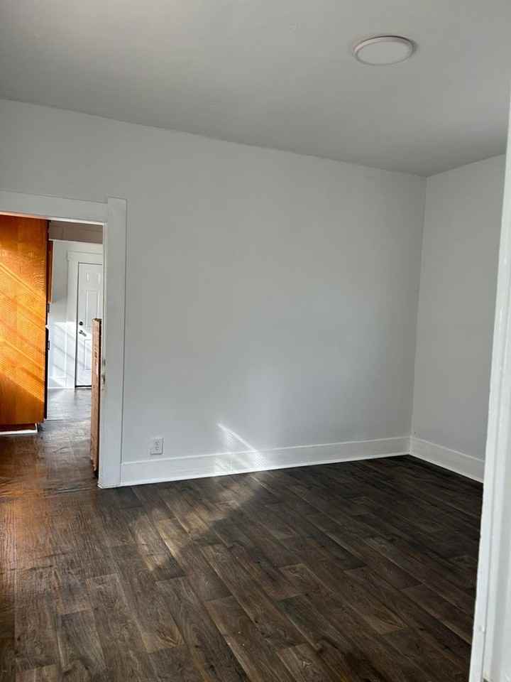 733 Herget Ave - Photo 5 of 7