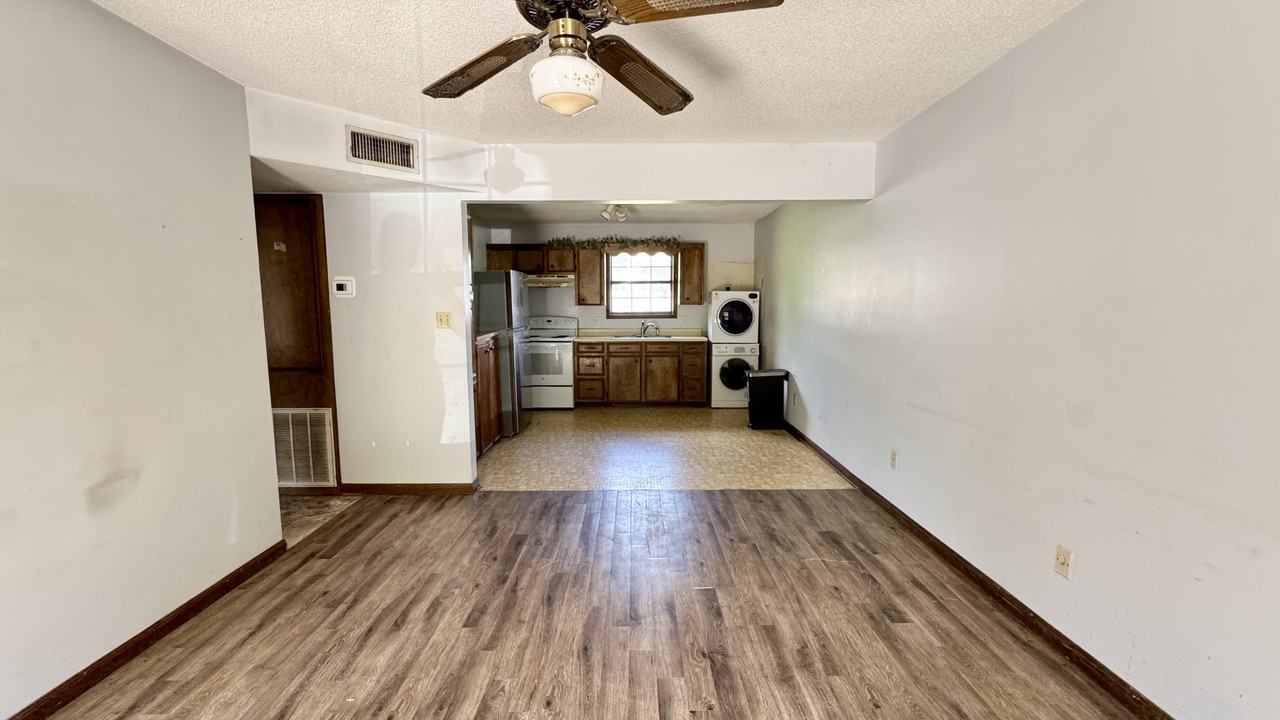 1346 S Post Oak Rd - Photo 3 of 5