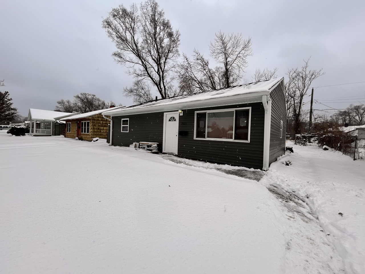 2025 Central Dr - Photo 2 of 15