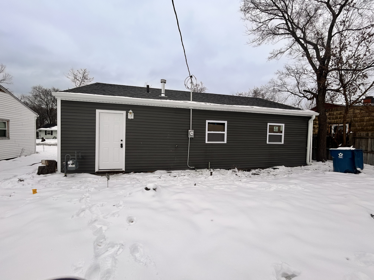 2025 Central Dr - Photo 3 of 15