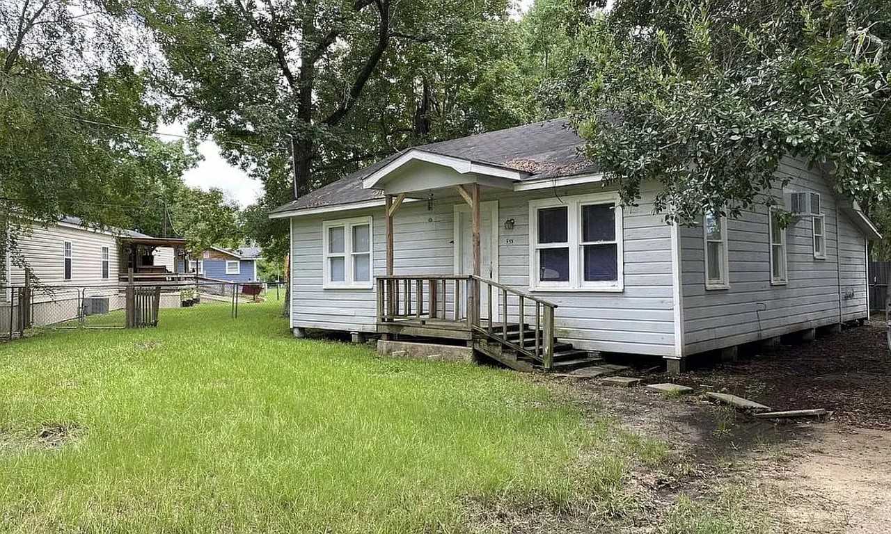 645 W Davis Loop - Photo 2 of 9