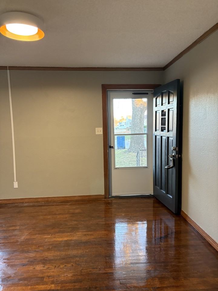 1421 E Lockheed Ct - Photo 2 of 28