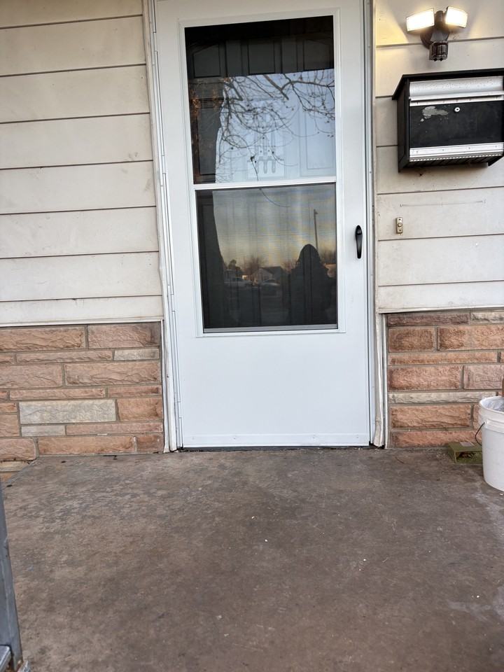 1421 E Lockheed Ct - Photo 3 of 28