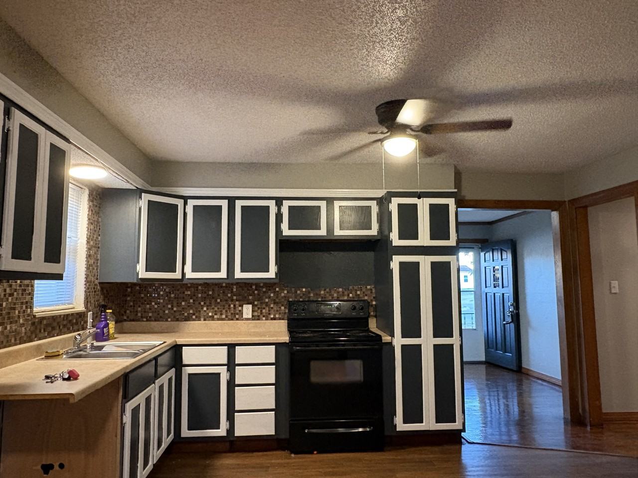 1421 E Lockheed Ct - Photo 7 of 28