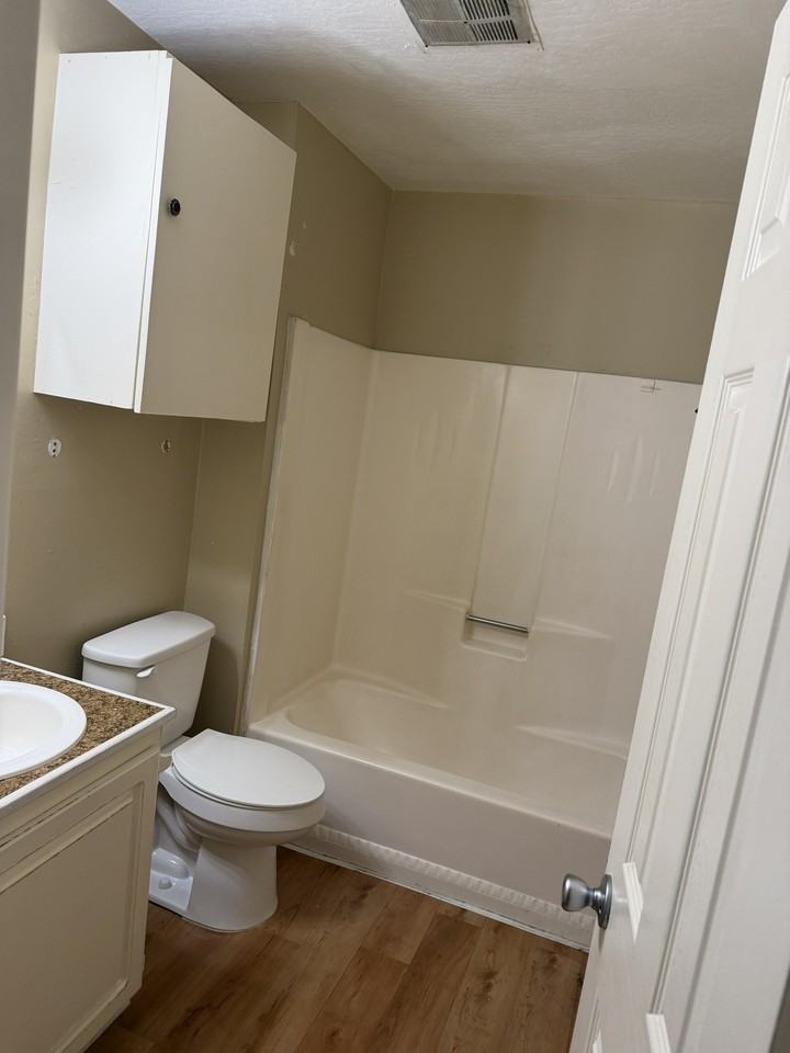 125 Wavenue, #5 - Photo 3 of 8